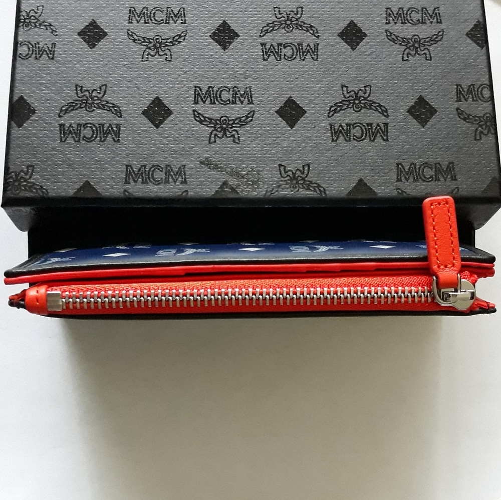 (New) MCM Passport Holder - Picture 7 of 10